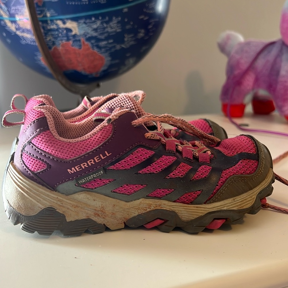 In great condition merrel shoes